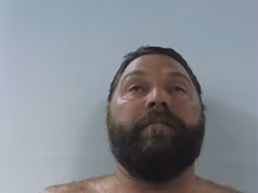 Um pitoresco acampamento de verão judeu rapidamente se transforma em um pesadelo quando um homem armado e bêbado abre fogo em uma quadra de basquete… onde campistas de apenas sete anos estão jogando.