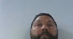 Um pitoresco acampamento de verão judeu rapidamente se transforma em um pesadelo quando um homem armado e bêbado abre fogo em uma quadra de basquete… onde campistas de apenas sete anos estão jogando.