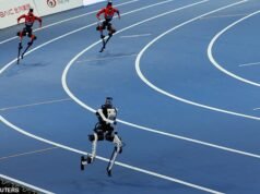 Robô humanóide quebra recorde de 400m em quase cinco segundos… um dia depois que o tempo de Usain Bolt nos 100m foi quebrado nos Jogos Mundiais de Robôs Humanóides em Pequim