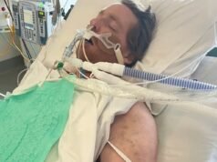 Trady Luke, 35, foi levado sob custódia policial. Oito dias depois ele morreu em coma, vestindo seu suéter Bunnings e com um urso ao seu lado. Agora, dois policiais negaram acusações de homicídio culposo por seu papel na morte dela