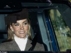 Cabelo loiro, não ligue! Kate exibe novos cabelos mais claros e brilho bronzeado após as férias de verão – enquanto aproveita as férias em Balmoral antes do retorno de Harry e Meghan