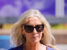 Uma professora de química foi considerada culpada de agredir indecentemente dois estudantes adolescentes na década de 1980, depois de agredir sexualmente um garoto de 14 anos até 30 vezes e beijar um segundo garoto.