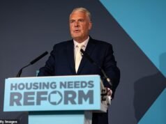 As reformas prometem despejar inquilinos de habitação social se eles não cortarem a grama para novas 50.000 casas