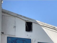 Moradores do luxuoso enclave da Califórnia ficam indignados depois que uma loja de armas é inaugurada em uma cidade litorânea ao lado de uma creche