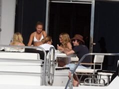 Fotos que enviaram rumores selvagens na Internet: James Blunt se aproximou de Hayden Panettiere em um iate em 2009, depois de alegar que ela era uma ‘cantora britânica’ que dormiu com a falecida atriz aos 18 anos