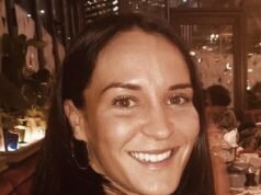 Uma mãe de quatro filhos morreu em um incêndio devastador em sua casa de £ 1,2 milhão, apesar de seu ex-marido ter escalado um cano de esgoto em uma tentativa desesperada de salvá-la.
