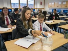 Os telemóveis podem ser proibidos durante todo o dia em todas as escolas escocesas sob novas propostas