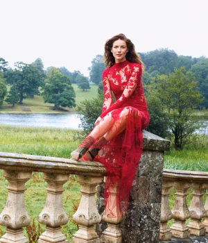 110846525-16079343-Caitriona_Balfe_shows_off_her_catwalk_heritage_as_she_poses_for_-a-81_17876815938.avif