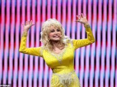 Troca muito sedutora entre Dolly Parton e Anthony Albanese: ‘Venha aqui e vou passar meus lábios em você’