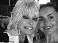 Amber Davies prestou homenagem a Dolly Parton depois de estrelar o musical das 9 às 5 no West End, dizendo que conhecê-la foi “um destaque da minha vida”