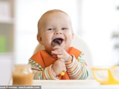 Comida normal para bebês não deve ser dada a recém-nascidos, dizem especialistas