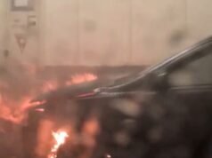 O túnel do porto de Sydney está fechado devido a um incêndio de carro que causou atrasos no trânsito