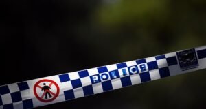 Adolescente morre após ser encontrada inconsciente em casa no chique subúrbio de Sydney – enquanto a polícia inicia uma investigação urgente