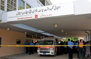 Pelo menos 14 crianças morreram num incêndio na maternidade de um hospital no Paquistão