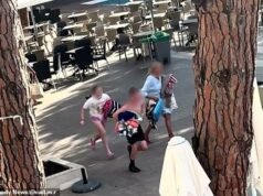 ‘Absolutamente embaraçoso’: mãe britânica afirma que os pais mandam as crianças correndo para as espreguiçadeiras depois de horas na fila em um resort espanhol