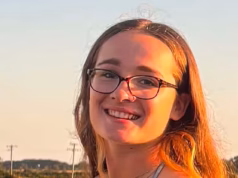 Menina de 14 anos, amante de esportes, desmaia até a morte no clube de críquete da vila enquanto família devastada presta homenagem
