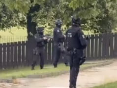 Centenas de policiais de toda a Inglaterra foram convocados para restaurar a ordem em Middlesbrough, enquanto a cidade está à beira de uma guerra de gangues.
