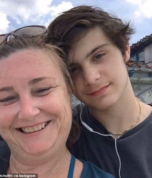 110890507-16084311-Jennifer_Mitchell_and_her_16_year_old_son_Ian_Ezquerra_went_on_a-a-35_17878551912.avif