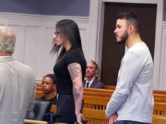 Engenheiro de robótica e sua esposa tatuada envergonhados pela ganância humilhante que os levou a monopolizar o devorador do bem-estar, apesar de uma riqueza considerável, diz a polícia