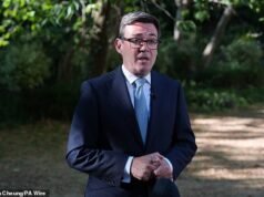 Andy Burnham entra em guerra contra os fabricantes de cowboys e promete tirá-los do mercado