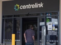 Milhões de australianos receberão um aumento de dinheiro do Centrelink dentro de semanas, à medida que os pagamentos aumentarem