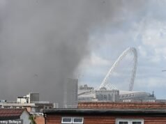 Fumaça sobe por Londres após relatos de uma ‘explosão’ após um grande incêndio perto do Estádio de Wembley