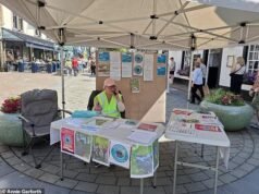 A equipe de voluntários ‘Binfluencer’ de Lake District teve que limpar o pior dos turistas depois que eles partiram – incluindo excrementos humanos sob uma ‘cadeira de acampamento usada como banheiro’