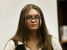 Mulher da Califórnia que se uniu ao irmão para matar o padrasto é condenada a 20 anos de prisão