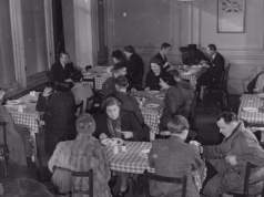 Excelente menu britânico! É o retorno dos jantares subsidiados pelo estado de Winston Churchill durante a guerra… mas desta vez você não precisará de um livro de racionamento!