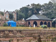 Corpo de mulher ‘assassinada’ de 70 anos encontrado no parque de Liverpool dentro de um pufe preto, revela a polícia