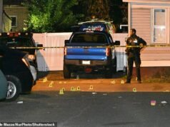 Pelo menos duas pessoas morreram e nove ficaram feridas após um tiroteio numa rua tranquila da capital de Nova Jersey.
