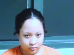 Mulher, de 22 anos, esfaqueia seu motorista Lyft 11 vezes na cabeça e depois rouba o carro dele, diz a polícia