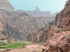 Inundações repentinas no Grand Canyon, no Arizona, deixam pelo menos 15 caminhantes desaparecidos em meio a evacuações dramáticas de dezenas de outros