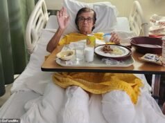 Mãe tem ambas as pernas amputadas após acidente de carro em restaurante enquanto filha descreve momento terrível: ‘Acabei de ver os faróis’