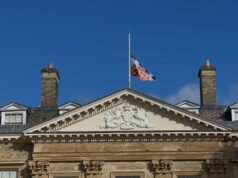 ’31 de agosto. Meu dia favorito’: o irmão da princesa Diana, Earl Spencer, comemora o 29º aniversário de sua morte com uma foto comovente da bandeira a meio mastro acima da casa ancestral em Althorp