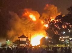Enorme incêndio espalhado por um balão destrói restaurante popular de Bali enquanto turistas correm para salvar suas vidas