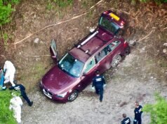 Pistola rara ‘semelhante ao tipo usado para matar família britânica nos Alpes franceses’ encontrada no fundo de um lago próximo – 14 anos