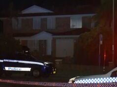 Jovem morto a tiros em violenta invasão de casa em Sydney – enquanto a polícia investiga um possível caso de identidade trocada: ‘Homem errado apareceu’
