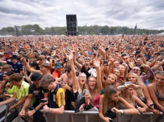 Leia Que chique: festival de rock favorito dos estudantes lança acampamento para maiores de 21 anos com zona de mimos e banheiros ‘premium’