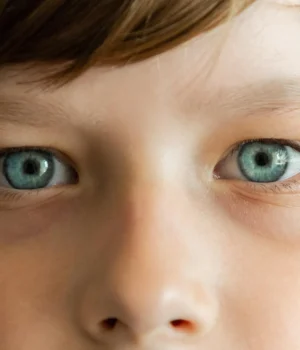 boy-eyes-close-up.webp