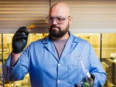 Cientistas transformam um dos plásticos mais resistentes para reciclagem em lubrificante de motor de alto desempenho