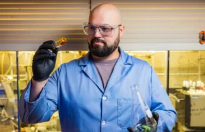 Cientistas transformam um dos plásticos mais resistentes para reciclagem em lubrificante de motor de alto desempenho