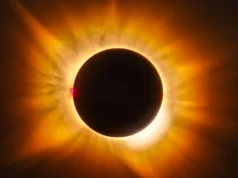 Este eclipse solar total parecia estranhamente dourado – eis o porquê