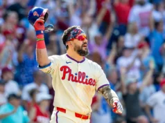 Phillies estendeu sequência de vitórias para 9 jogos, Kyle Schwarber se recuperou de uma desvantagem de 4 a 0 com um home run