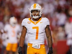 NCAA reduz, mas não levanta suspensão da passagem aérea de US$ 427 do Tennessee LB Arion Carter
