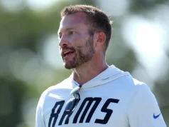 Sean McVay não entende os jogadores que voltam do acampamento da NFL para a faculdade: ‘Sinto que tenho uma ‘cola’ desconfortável