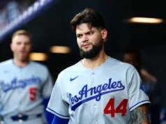 O outfielder dos Dodgers, Andy Page, está afastado por 4 a 5 semanas com uma mão esquerda quebrada atingida por um arremesso