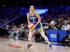 Os Wings conquistaram a última vaga nos playoffs da WNBA com uma vitória sobre o Fire enquanto a batalha pela classificação continua