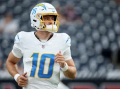 Futebol fantástico: Caleb Williams x Justin Herbert e mais debates sobre QB que você pode enfrentar no draft de 2026