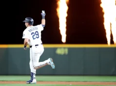 Cal Raleigh sai da crise e faz três home runs na carreira para impulsionar os Mariners na vitória sobre os Phillies